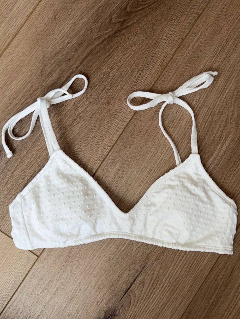 White textured bikini top, Xhilaration, Size M